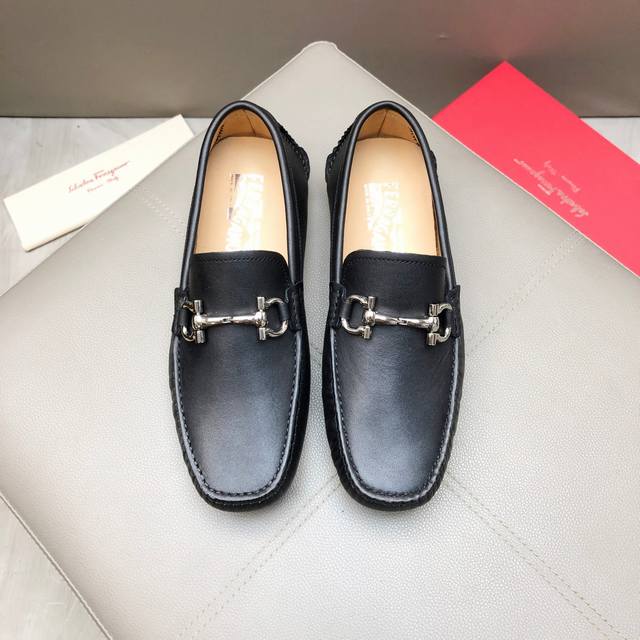 商品商标: Ferragamo 菲拉格慕 正码码数:38-44 45定做 商品材料: F家 男士豆豆鞋 2024官网同步 市场顶级版本 牛皮粒纹 杏色牛里 原版